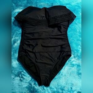 Women's Strapless Kona Sol Crochet Flounce One Piece‎ Swimsuit Size S